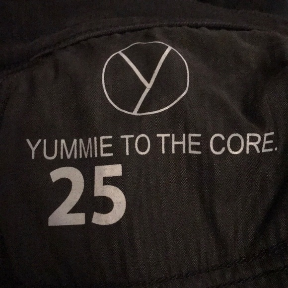 Yummie Women’s Size 25 Black Mid-Rise Dark Wash Skinny Jean NWT - Picture 11 of 12